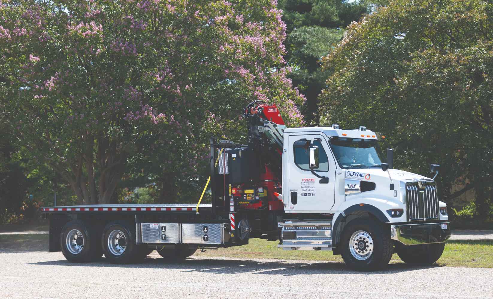 Hybrid Knuckleboom Crane Delivers Power, Efficiency and Zero Emissions