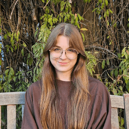 Maggie MacHale headshot