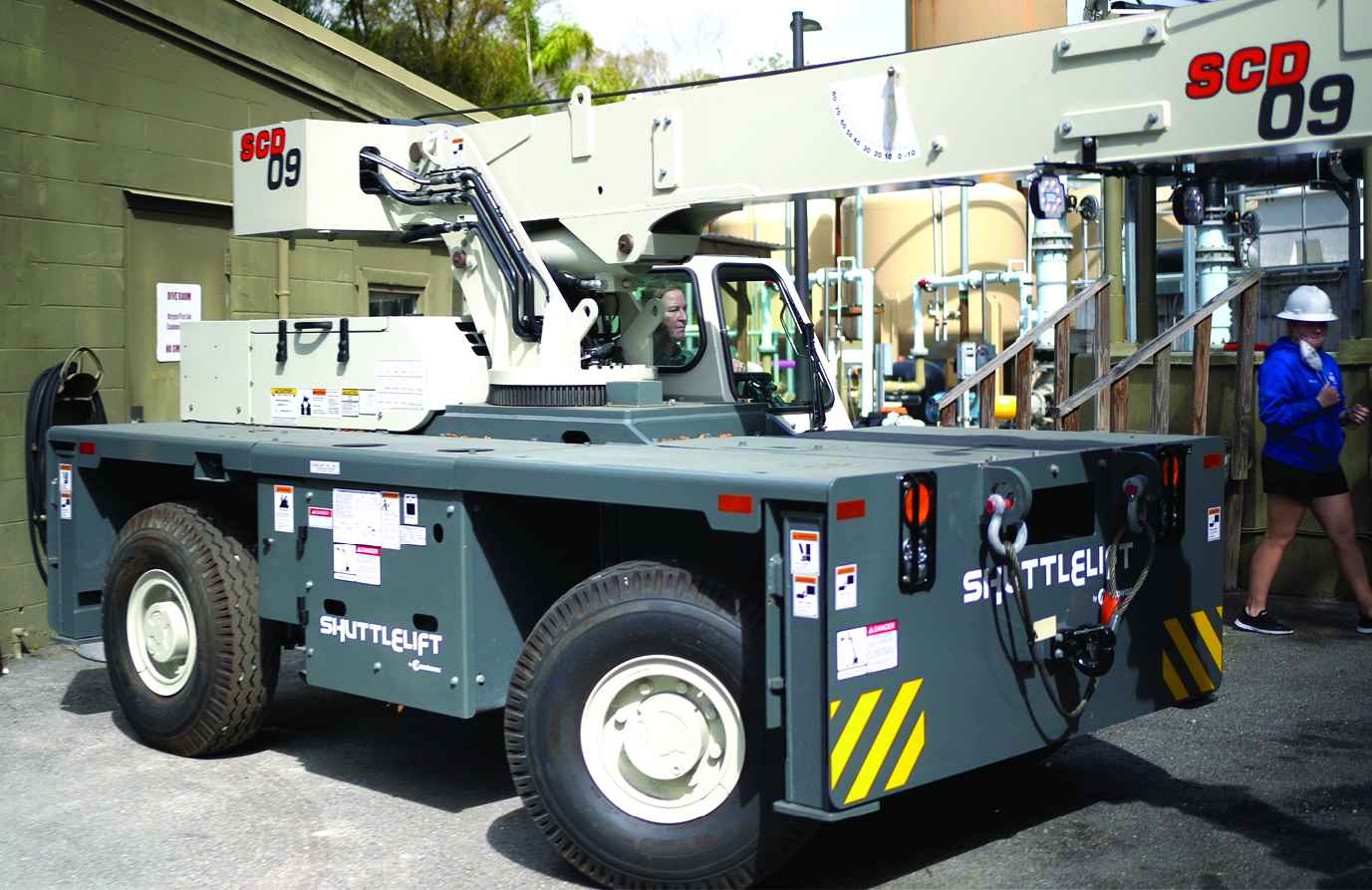 Shuttlelift SCD09 Crane Aids ZooTampa in Manatee Rehabilitation Efforts