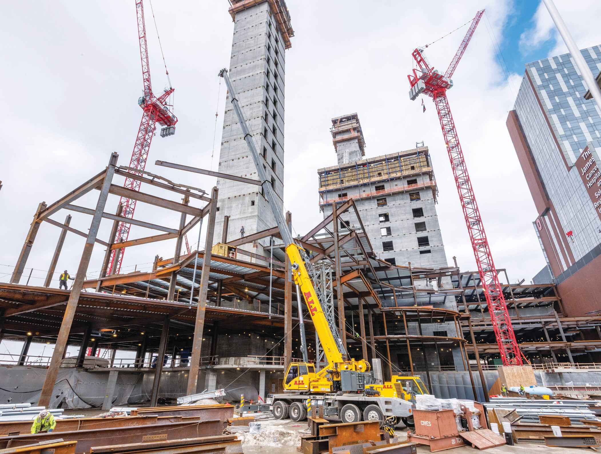 Truck Cranes Meet Customers’ Needs for On-Road Mobility and Jobsite Lifting Performance