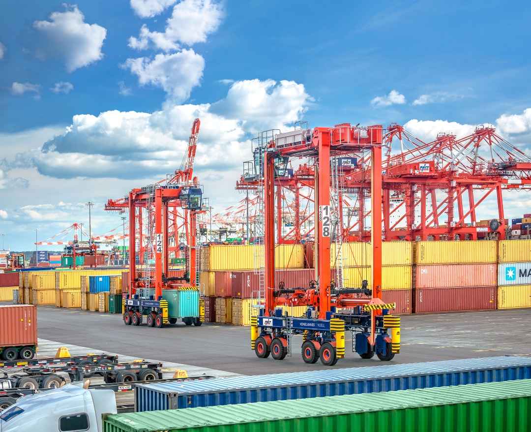 Port Newark Container Terminal Orders Hybrid Straddle Carriers