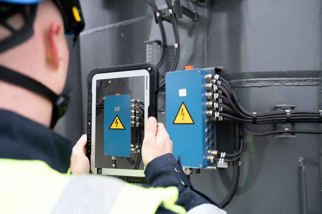 Liebherr Launches AI-Powered Parts Assistant App for Crane Maintenance