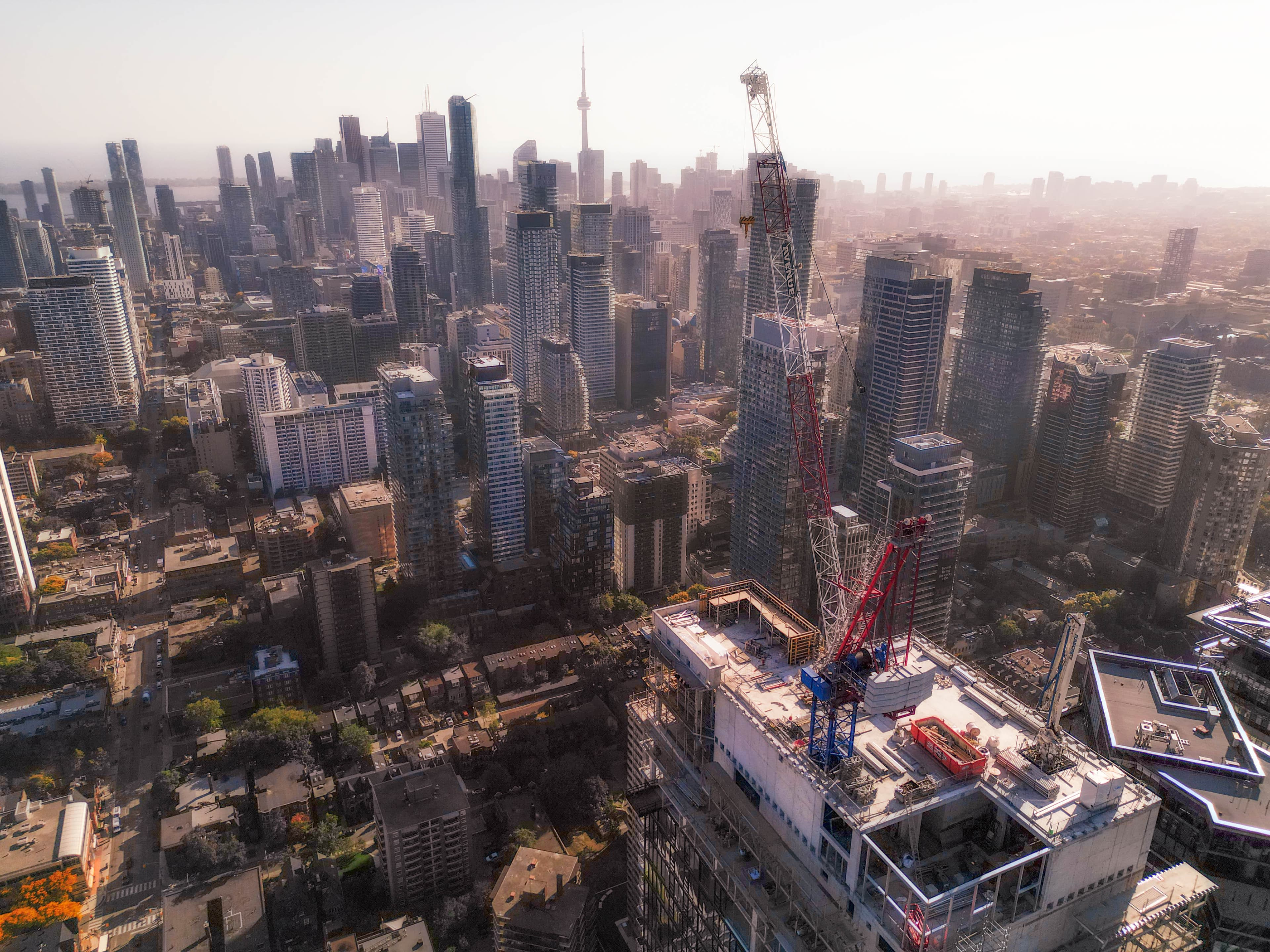 Raimondi Luffing Jib Tower Crane Helps Build Toronto Condos
